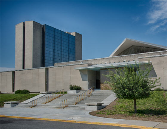 国家级磁带库（Photo of National Library of Medicine in Bethesda）