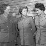Margaret Craighill (left) with two unidentified women in uniform